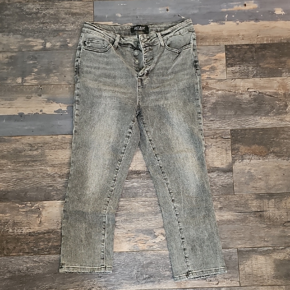 Judy Blue Washed Gray Ankle Jeans